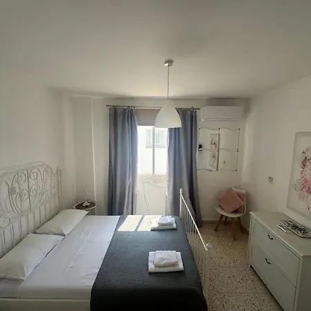 Riana Latchi Apartamento *